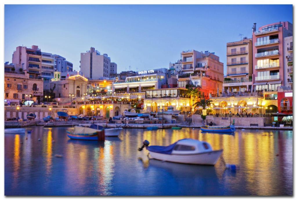 Idyllic Apartment Steps From The Promenade Sliema Exterior photo