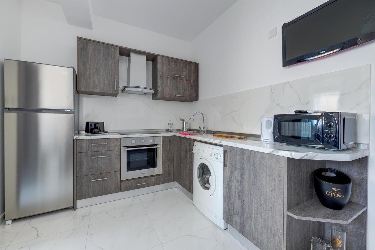 Idyllic Apartment Steps From The Promenade Sliema Exterior photo